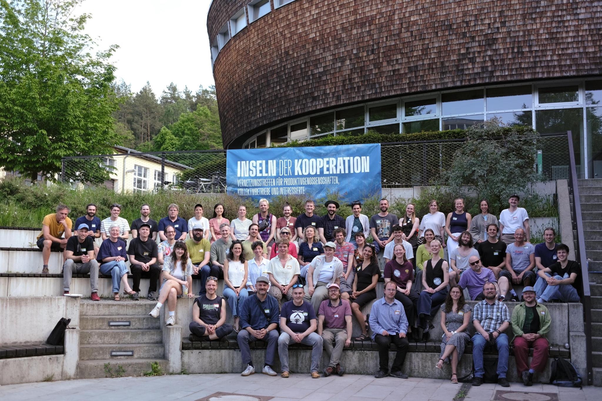 Gruppenfoto der TeilnehmerInnen der Konferenz Inseln der Kooperation